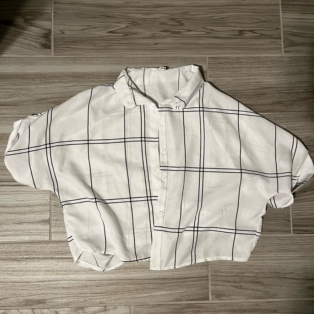 ✨Abstract Cropped Shirt✨ - Picture 2 of 2
